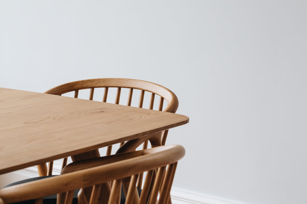 Flow Medium Dining Table