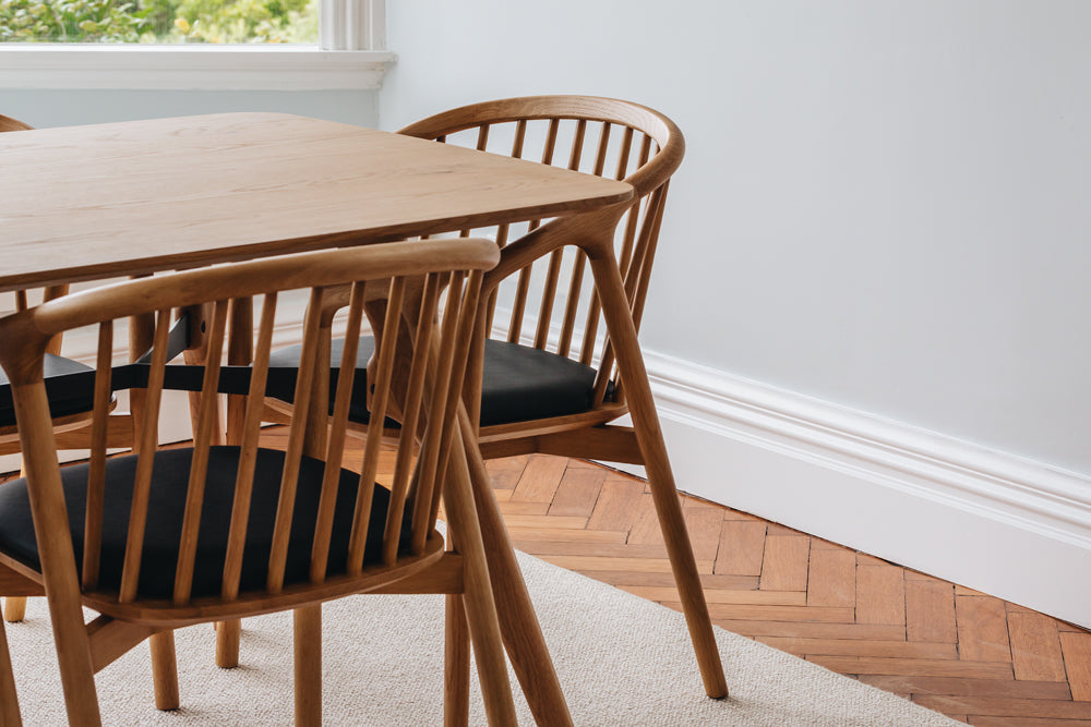 Flow Extension Dining Table