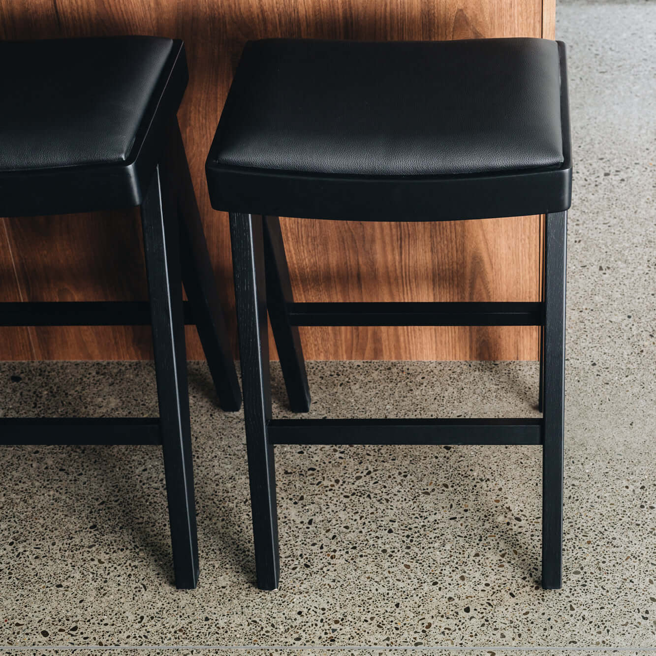 Palma Bar Stool - Black Oak / PU