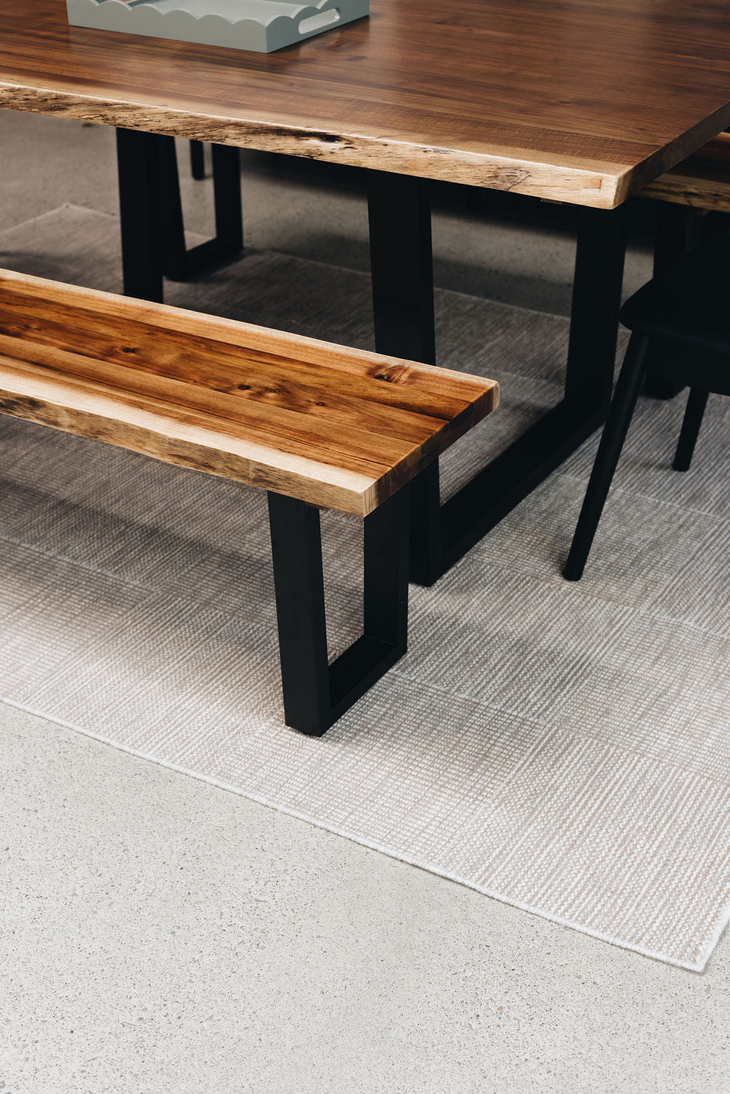 LiveEdge Bench 150