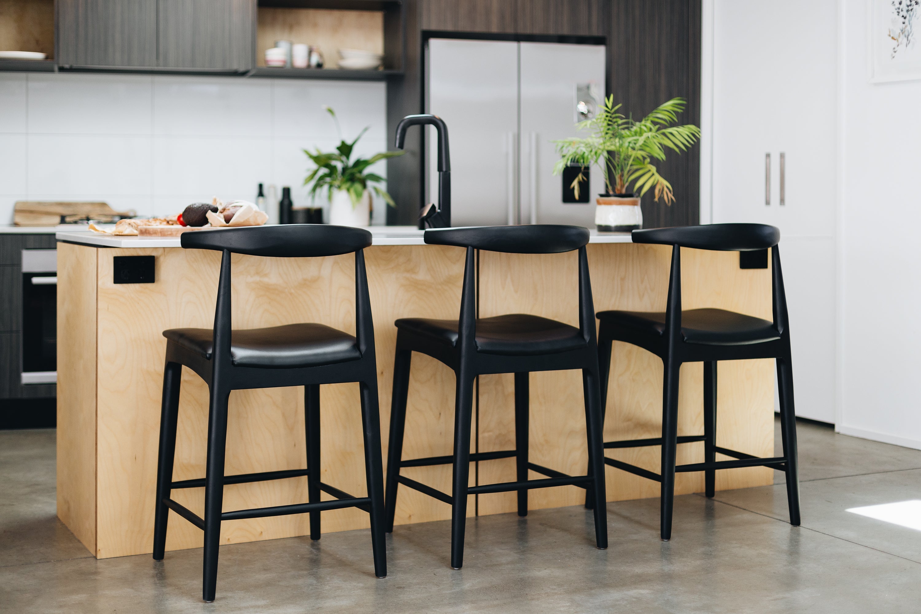 Elbow Bar Stool - Black Oak